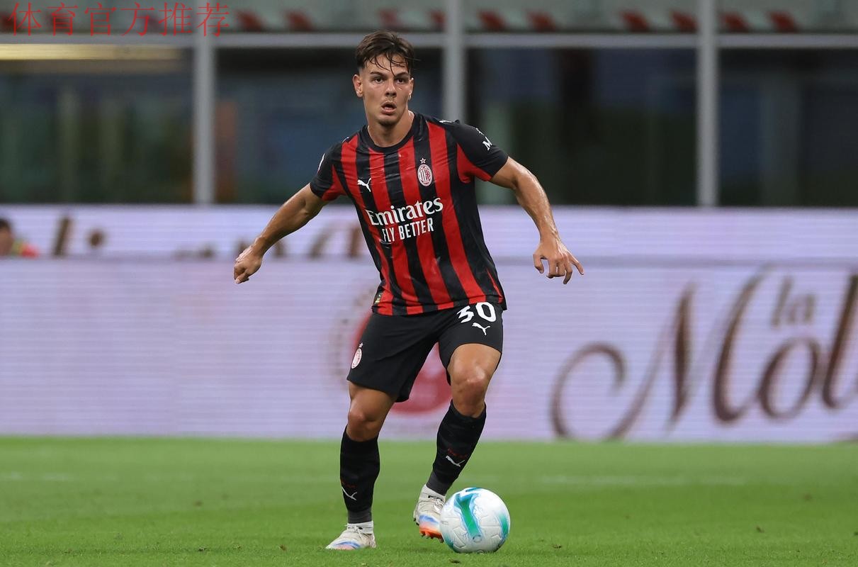 来了,米兰!曝7000万中锋“空降”圣西罗!囧帅钦点签下天才中卫 来了,米兰!曝7000万中锋“空降”圣西罗!囧帅钦点签下天才中卫